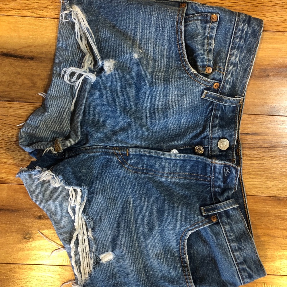 Levi Shorts! - Picture 2 of 7